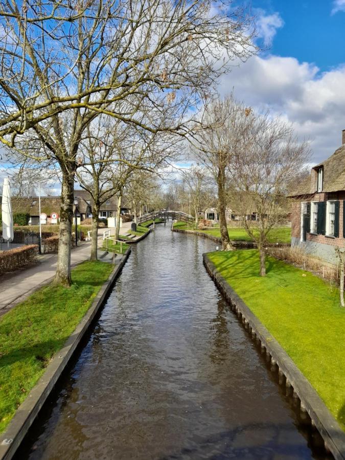Wuivend Riet Gelegen Op Resort Venetie Giethoorn Exterior photo