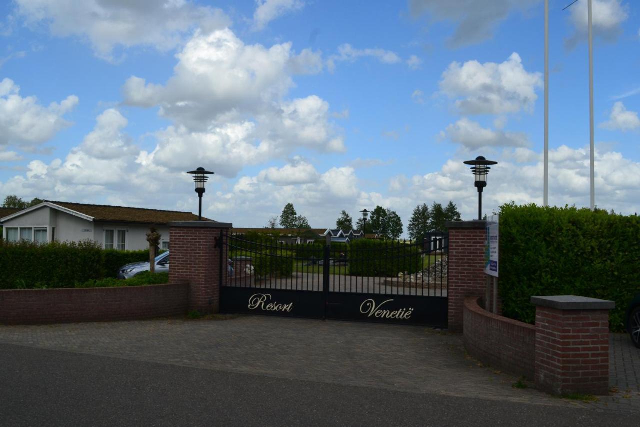 Wuivend Riet Gelegen Op Resort Venetie Giethoorn Exterior photo